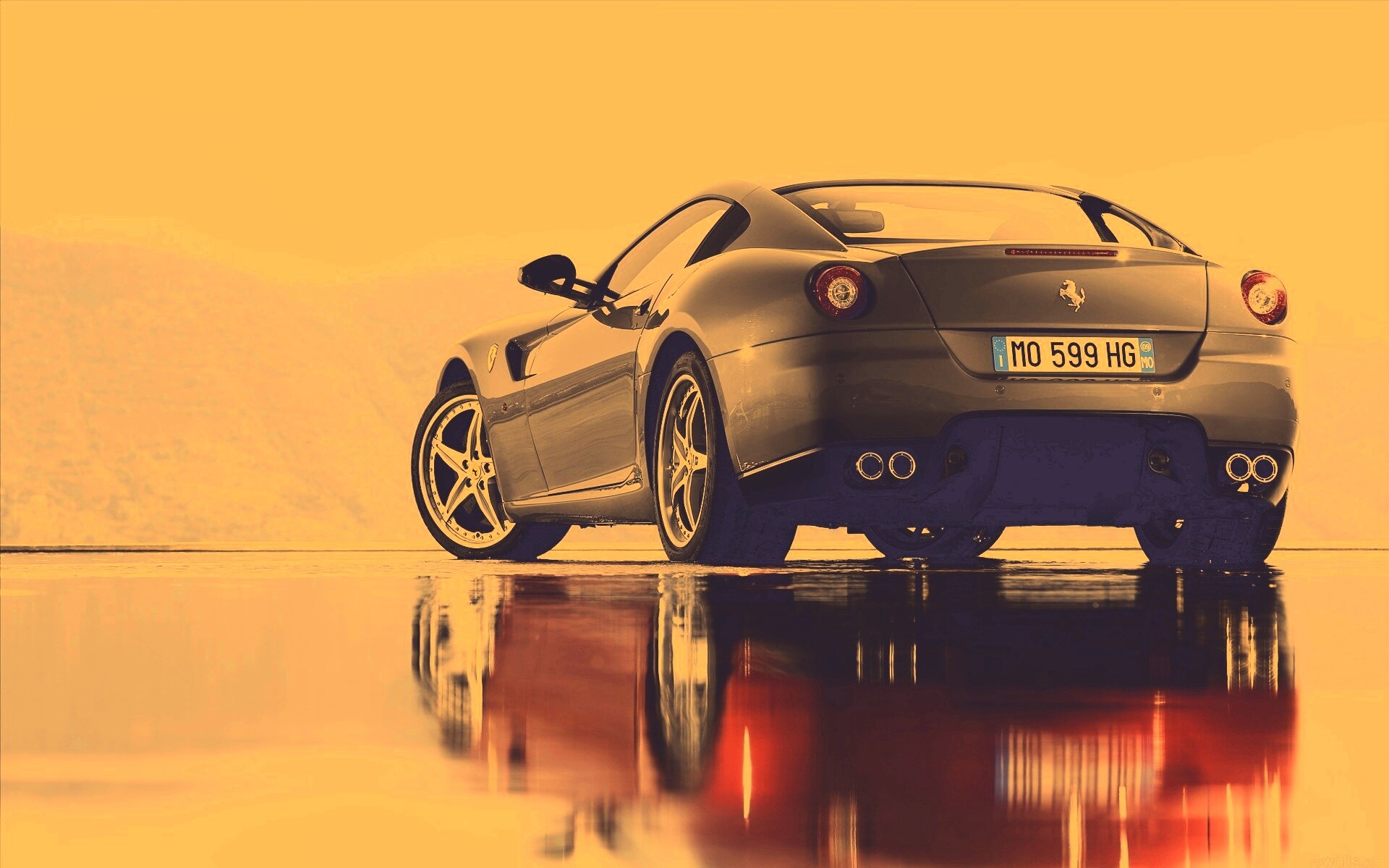 Ferrari в отражении обои