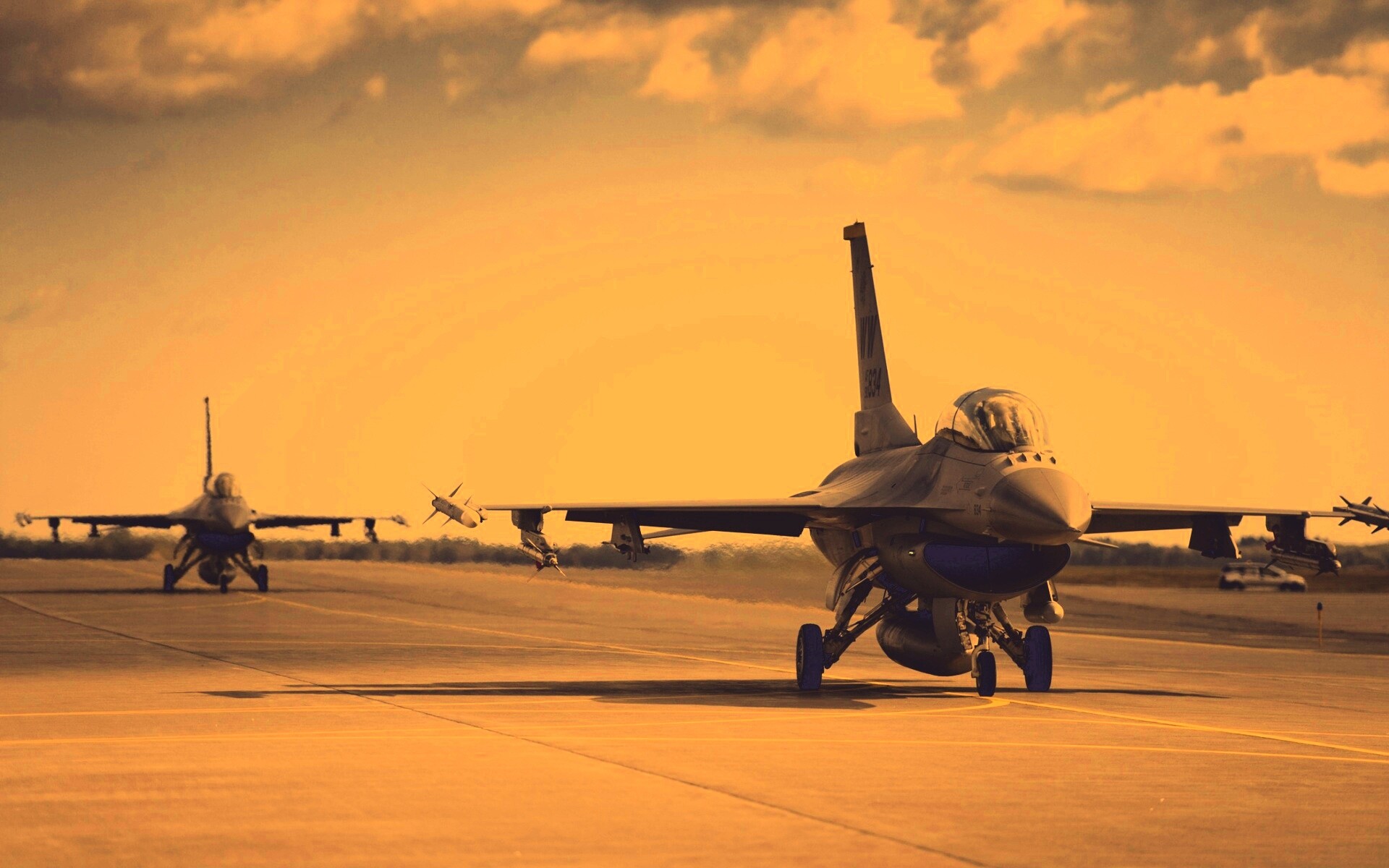 Истребители f16 Falcon на взлетной полосе обои