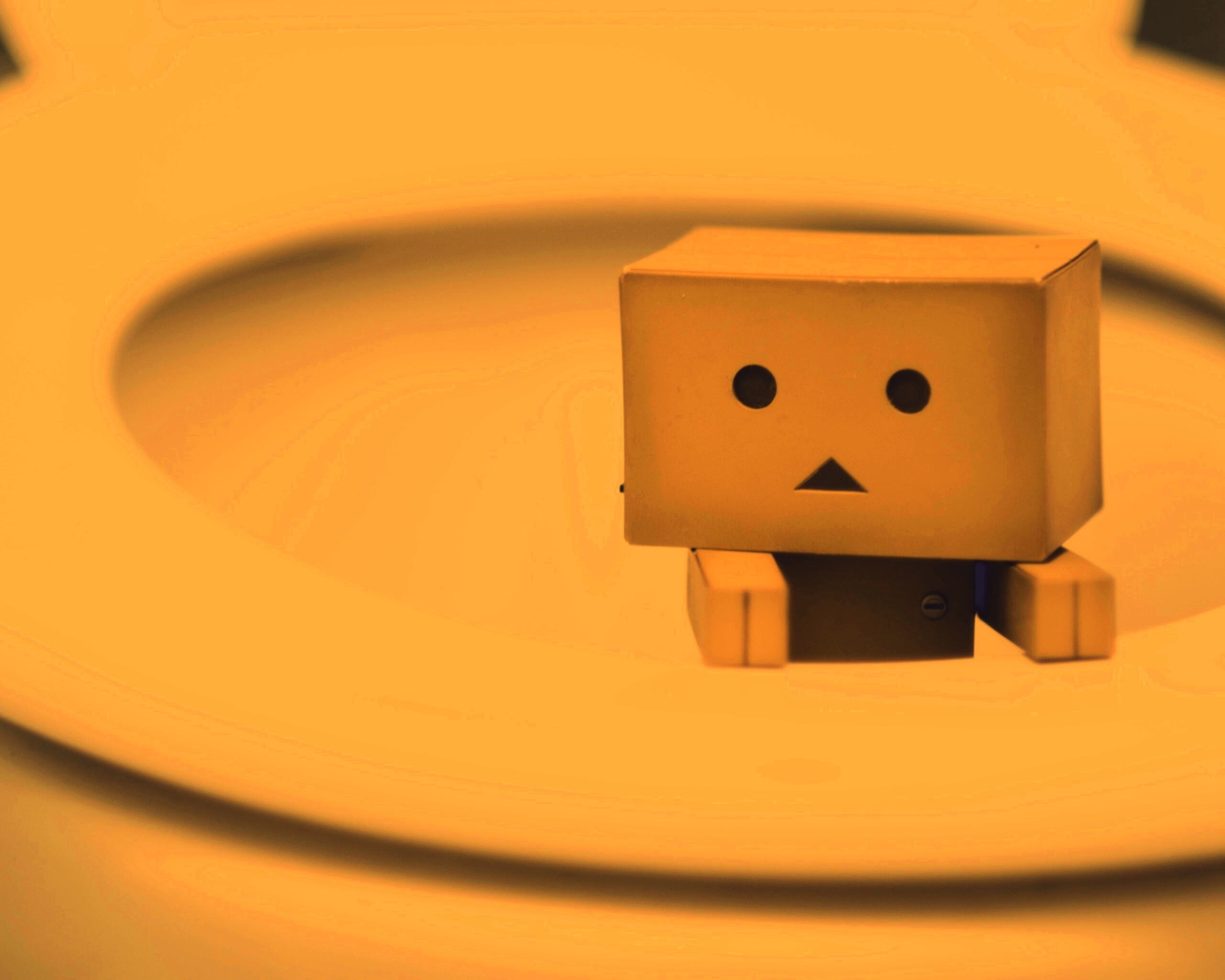 Danbo в унитазе обои