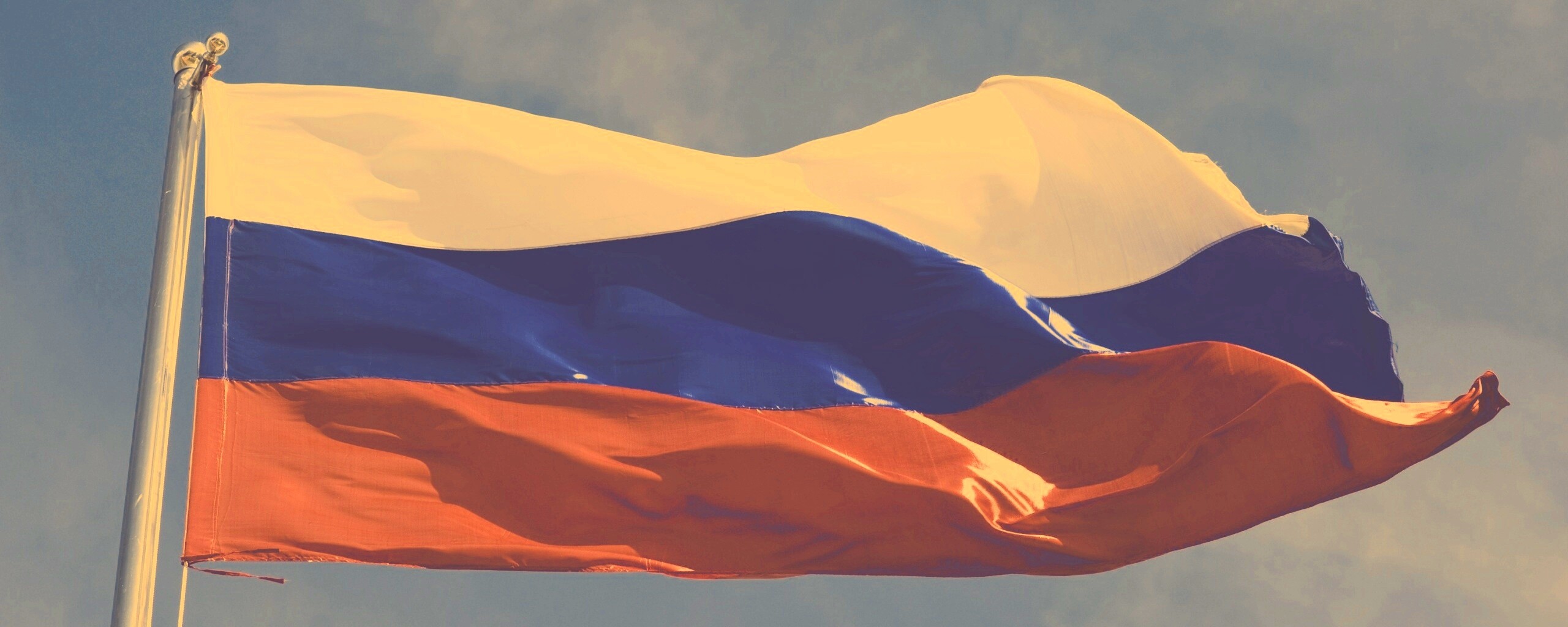 Флаг России на флагштоке обои
