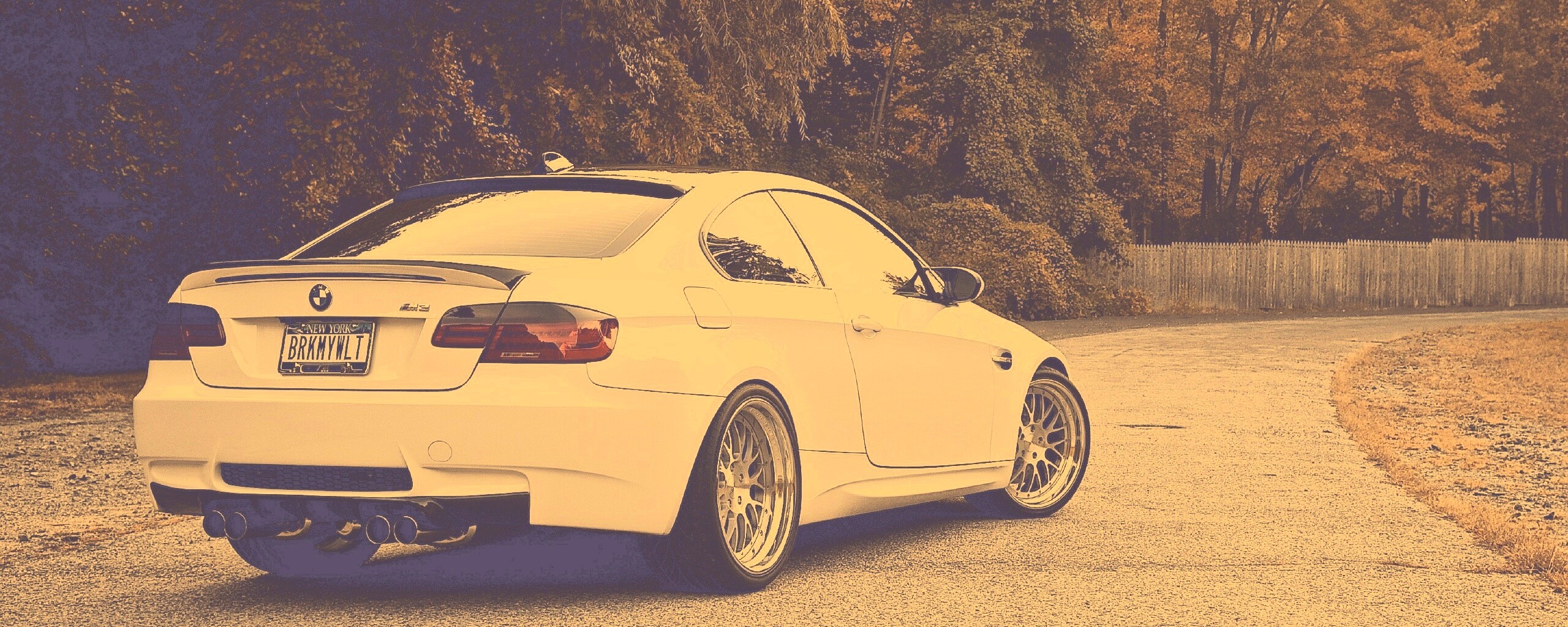 Белый BMW M3 обои