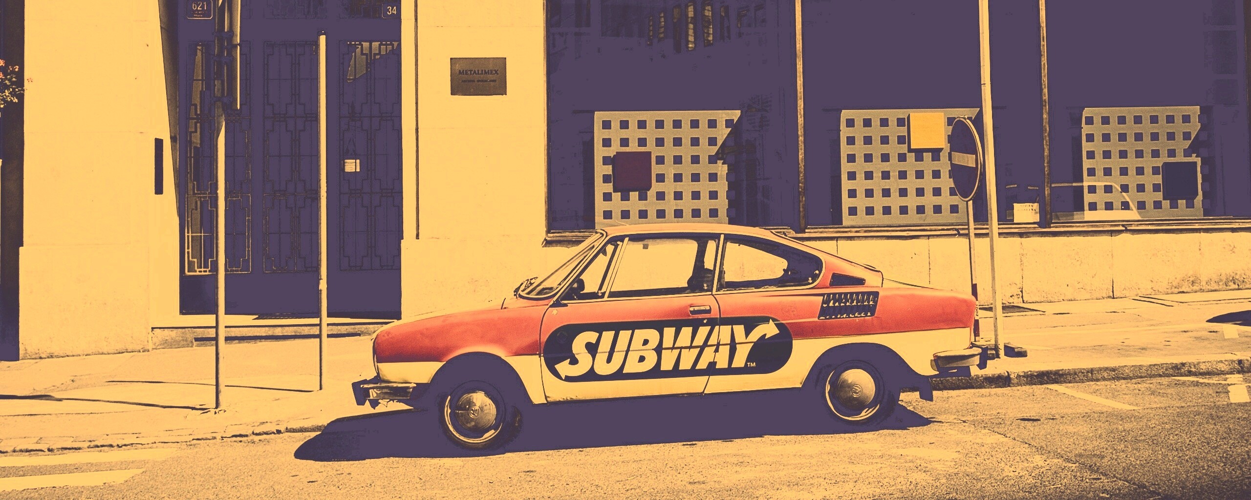 Реклама Subway на машине в Праге обои