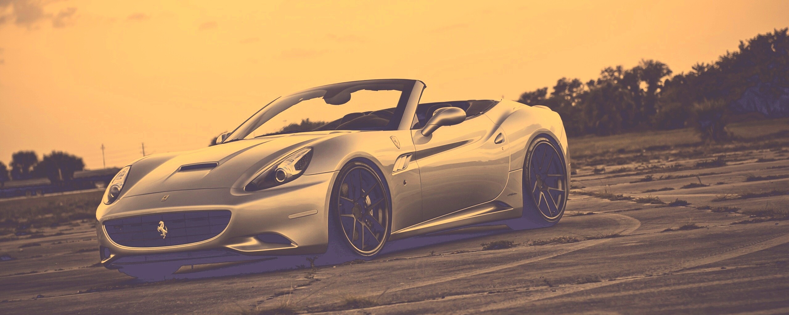 Ferrari на взлетном поле обои