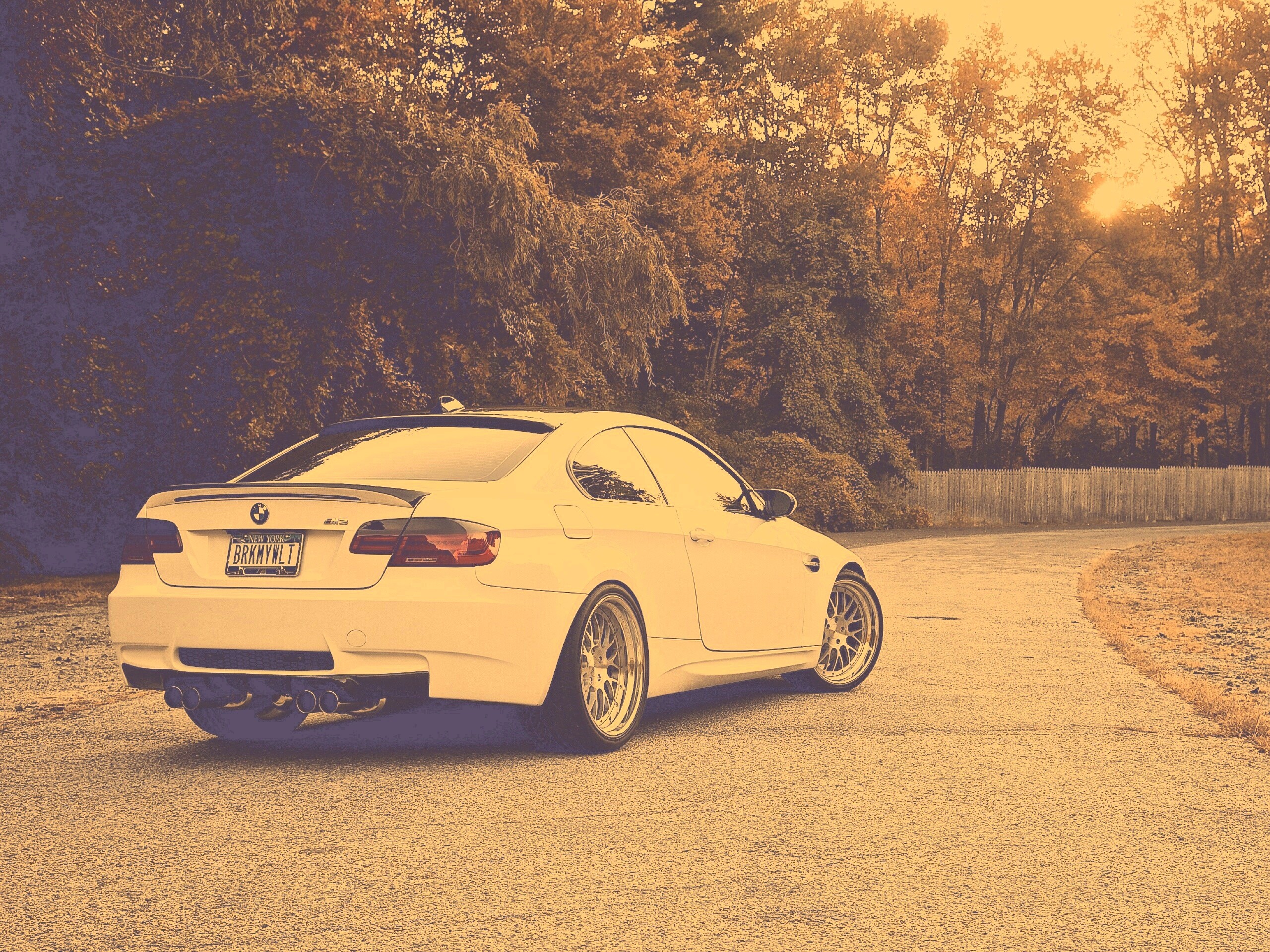 Белый BMW M3 обои