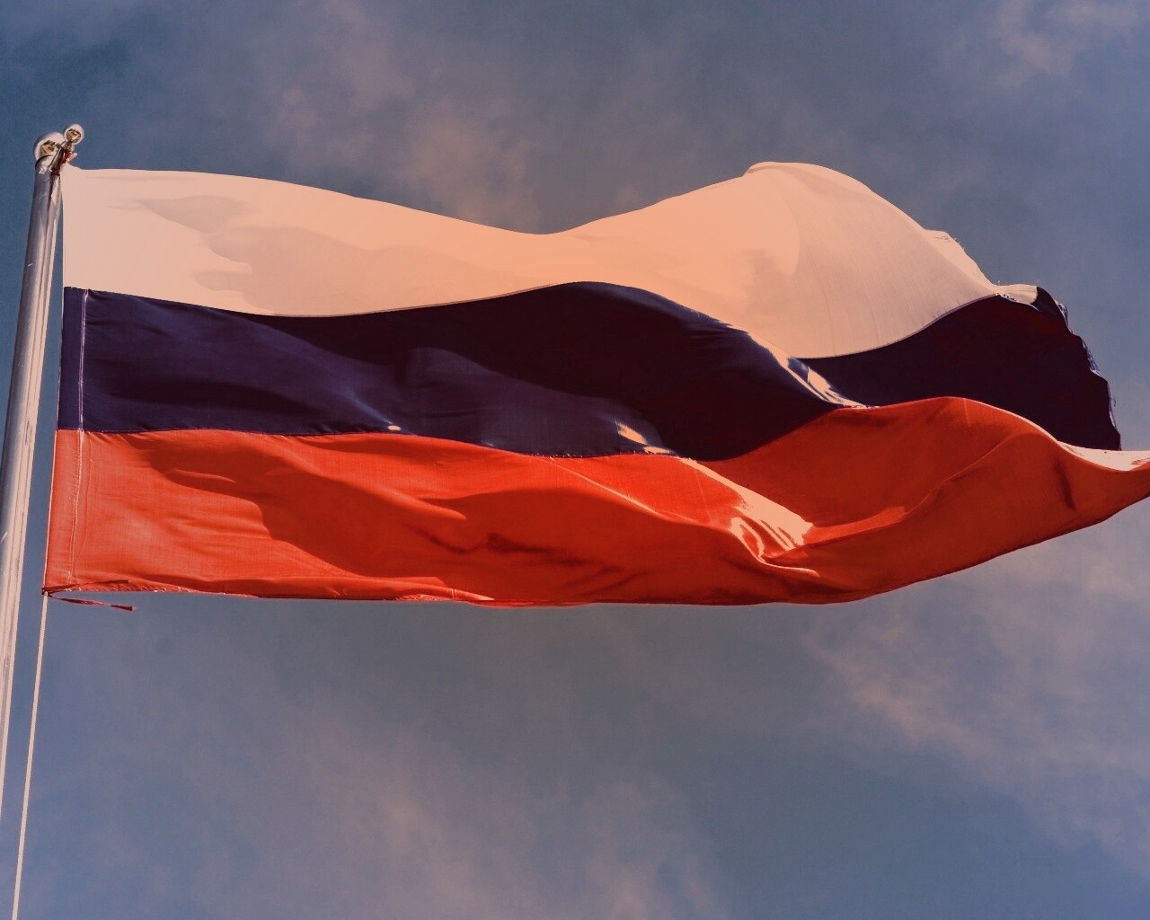 Флаг России на флагштоке обои