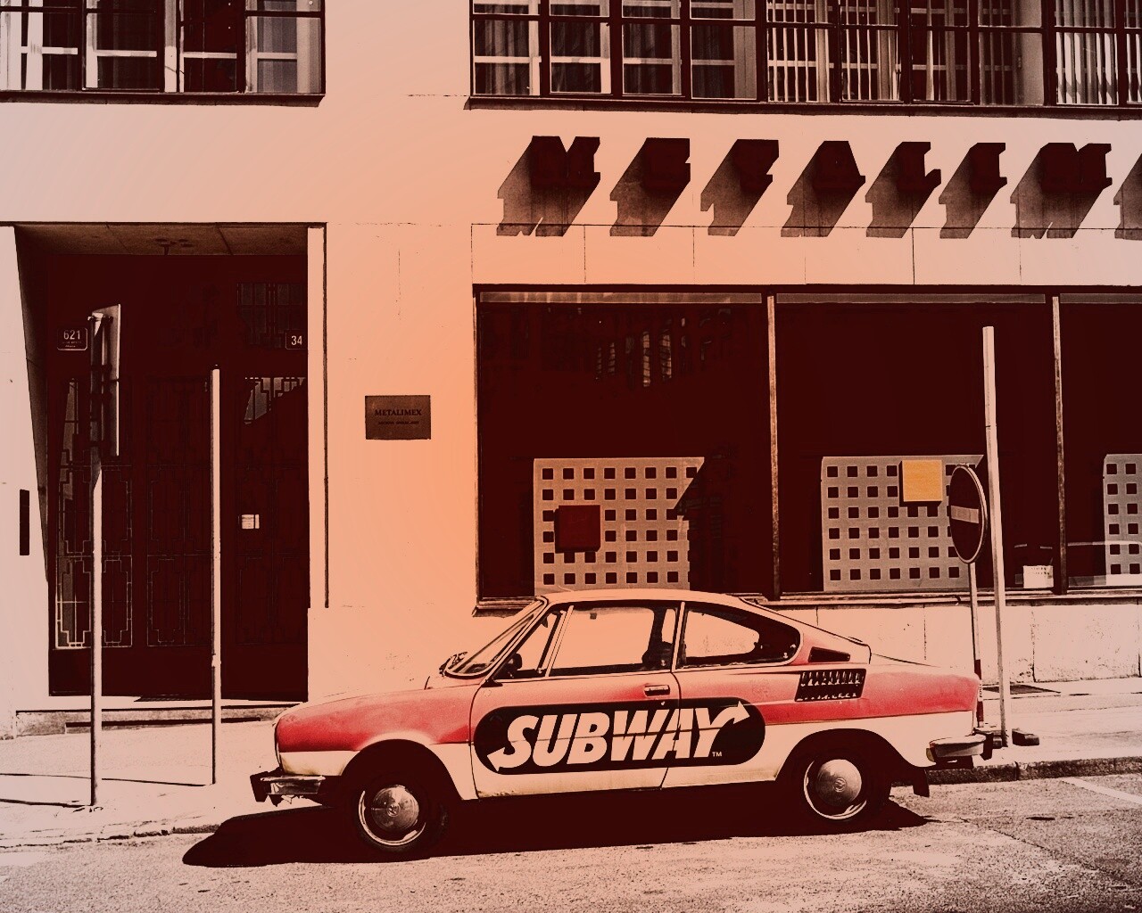 Реклама Subway на машине в Праге обои