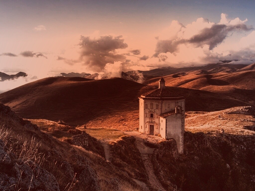 Горная церковь обои