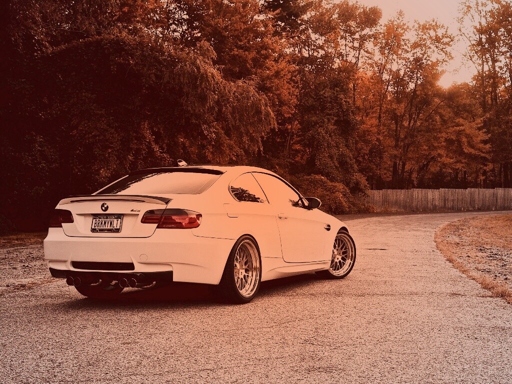 Белый BMW M3 обои