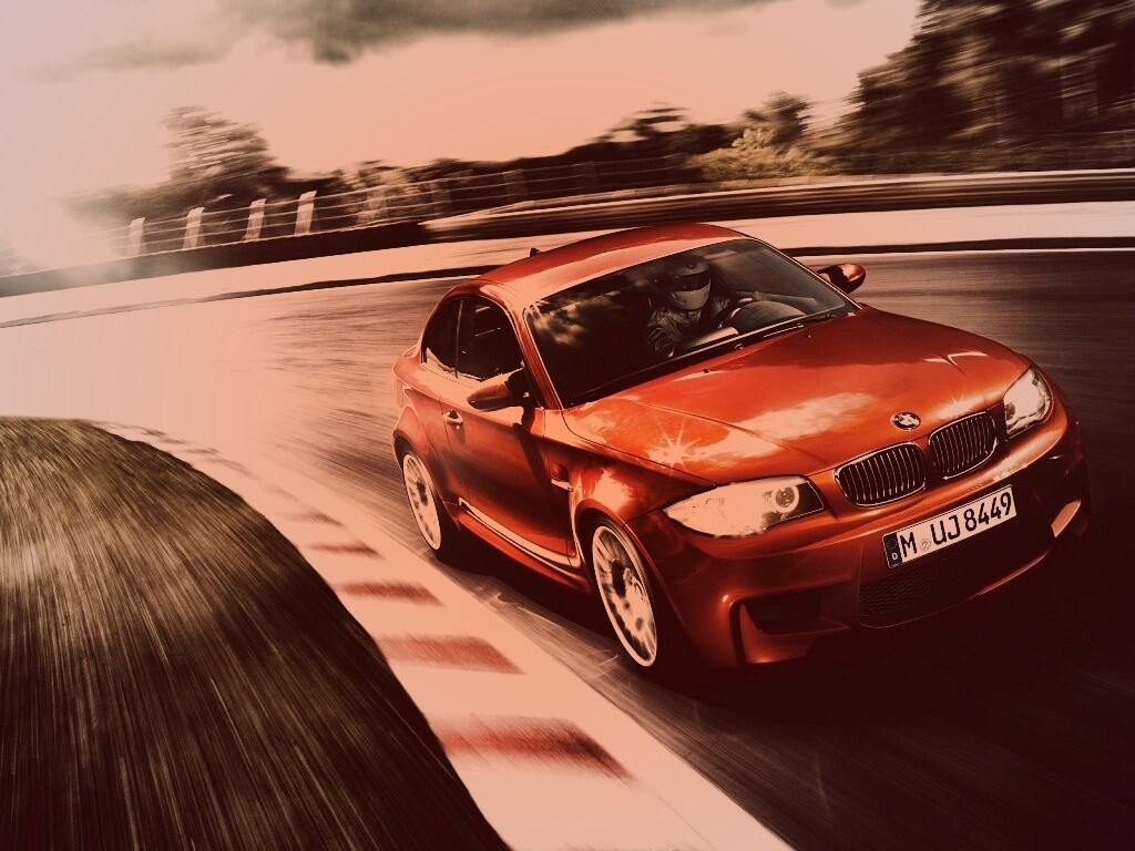 Гонщик за рулем BMW M1 обои