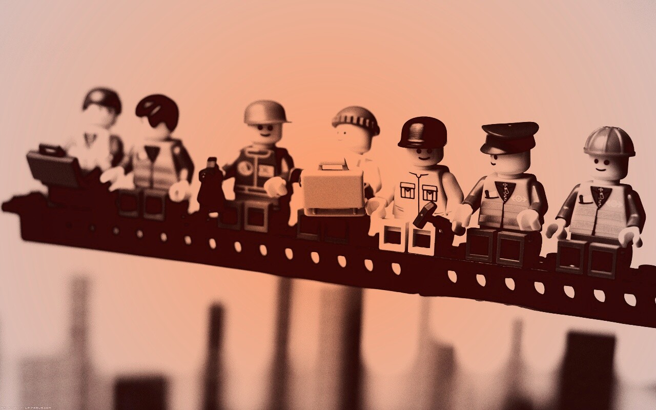 Lego строители обедают на балке обои