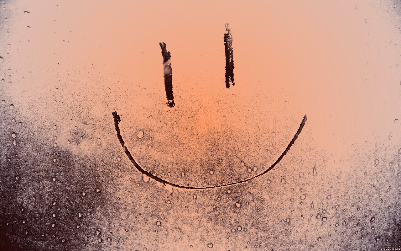 Улыбка на стекле обои