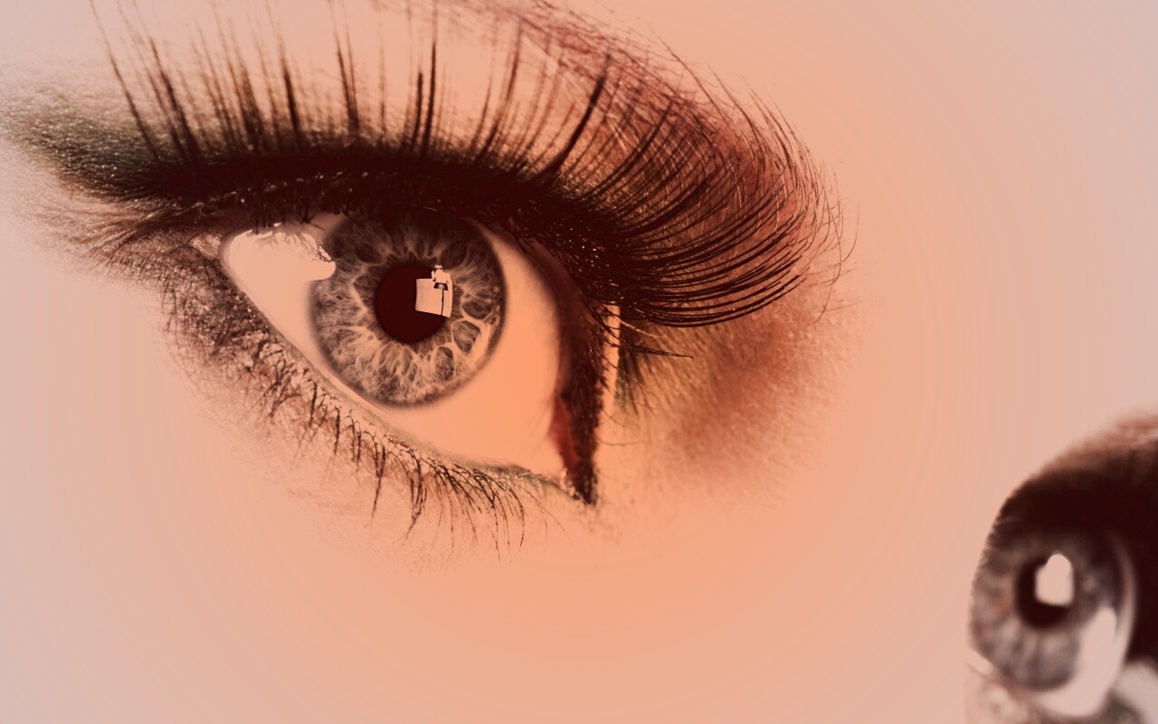 Глаза цвета стали обои