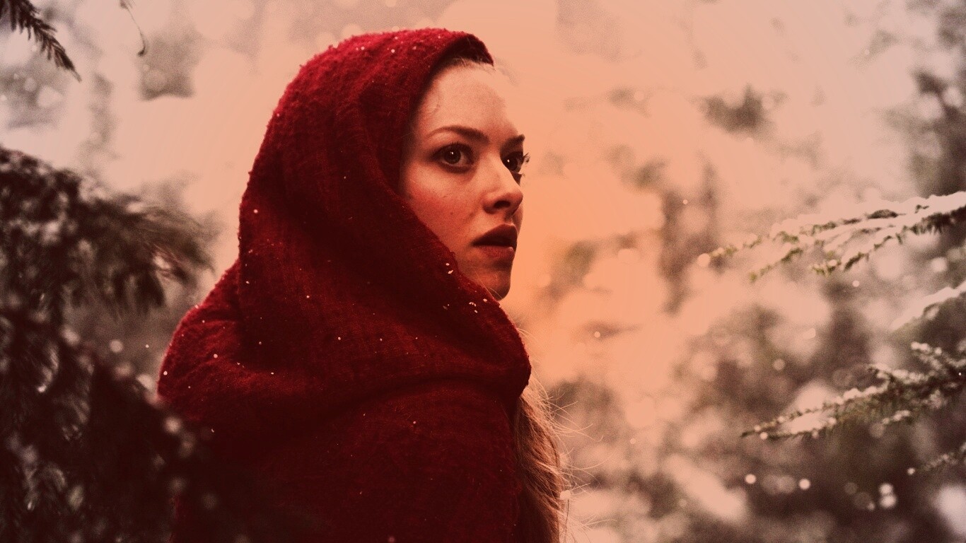 Amanda Seyfried in Red Riding Hood обои