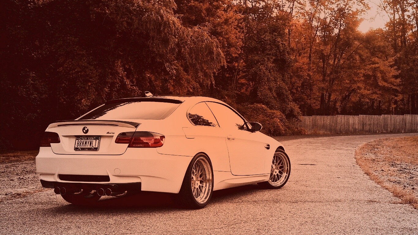 Белый BMW M3 обои