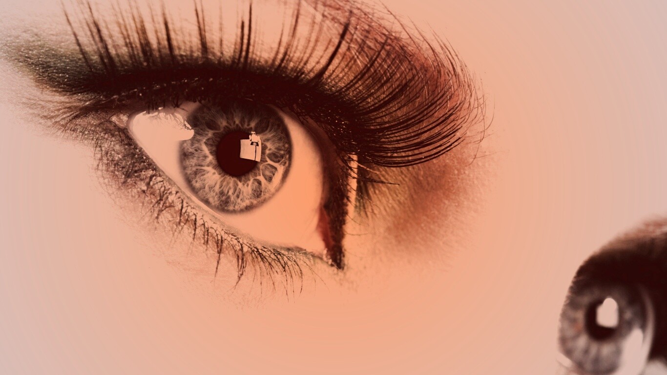 Глаза цвета стали обои