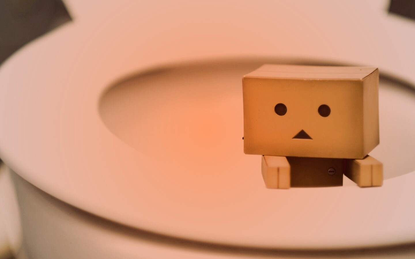 Danbo в унитазе обои