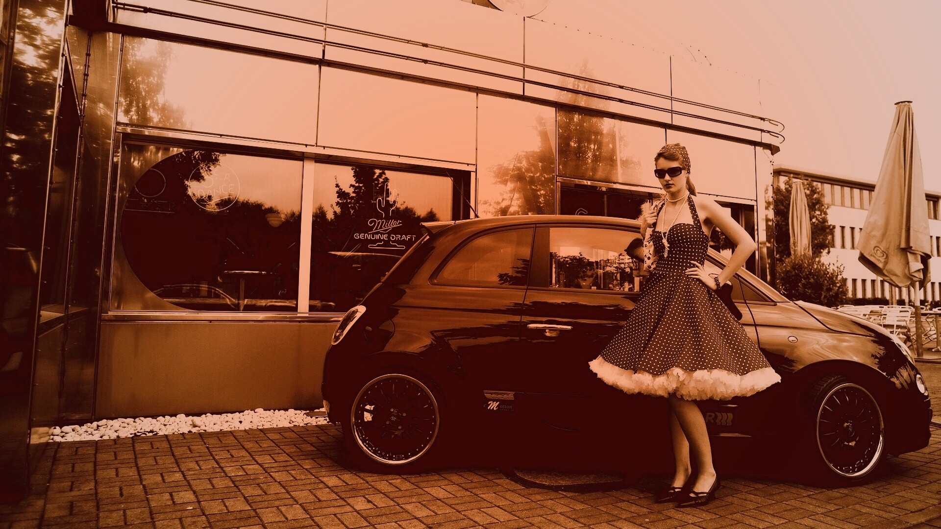 Fiat 500 и девушка обои