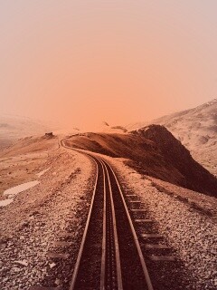 Рельсы уходящие вдаль обои