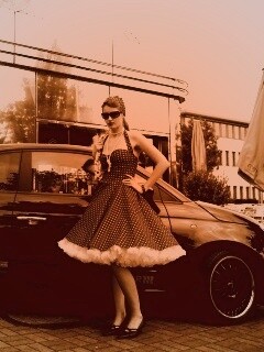 Fiat 500 и девушка обои