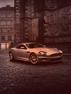Серебристый Aston Martin обои