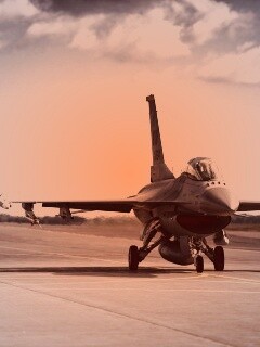 Истребители f16 Falcon на взлетной полосе обои