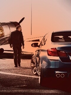 BMW F10 M5 на аэродроме обои