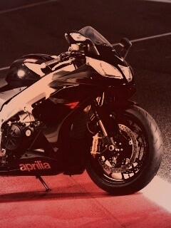 Aprilia на треке обои