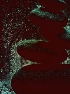 Башня из камней под водой обои