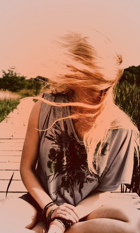Девушка и ветер обои