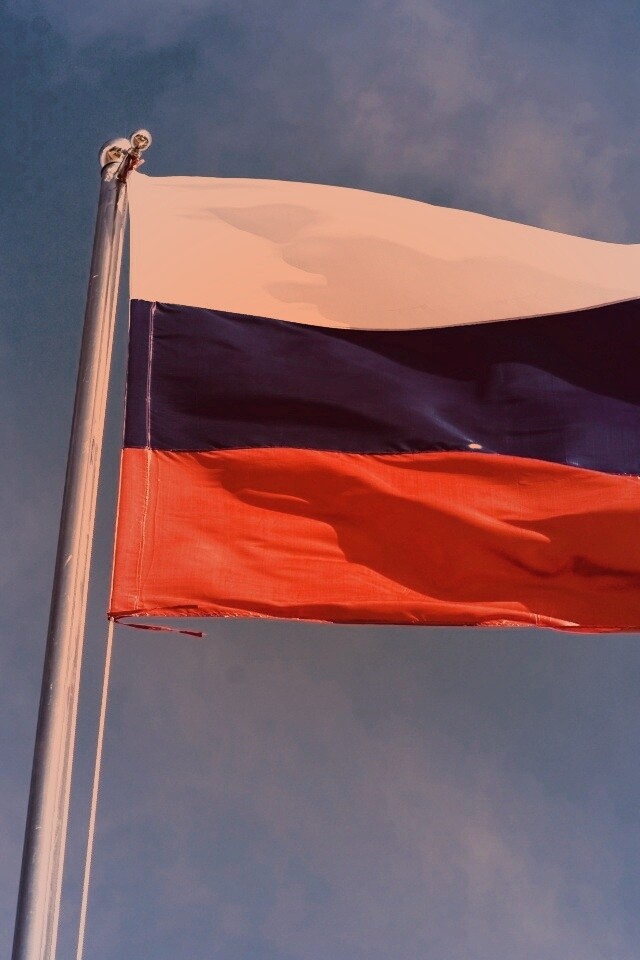 Флаг России на флагштоке обои