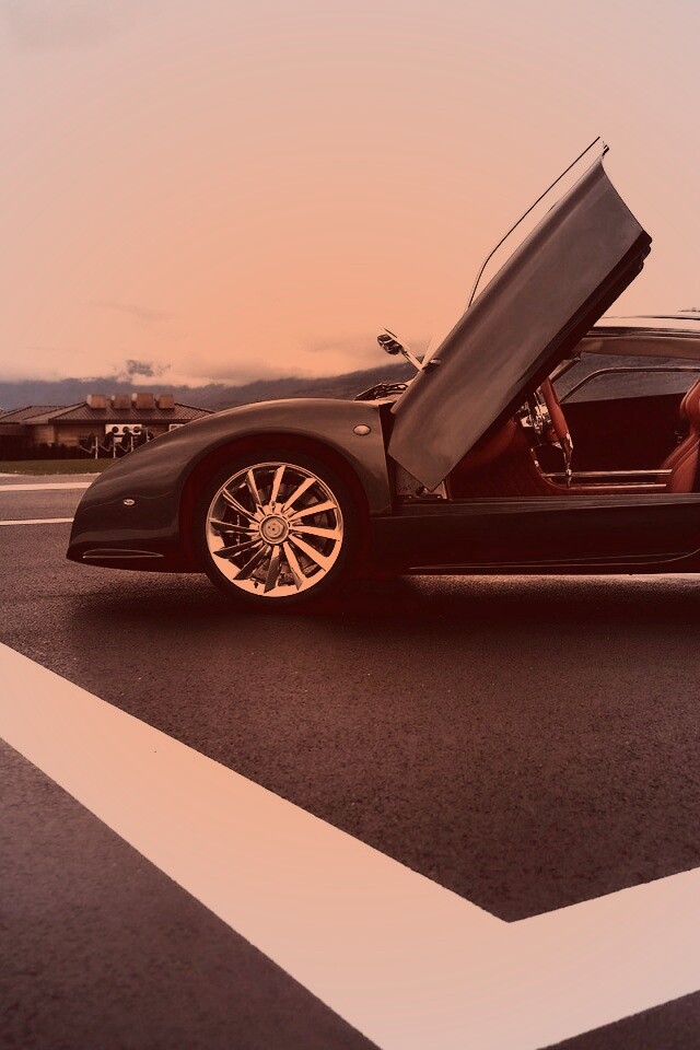 Spyker C12 на аэродроме обои