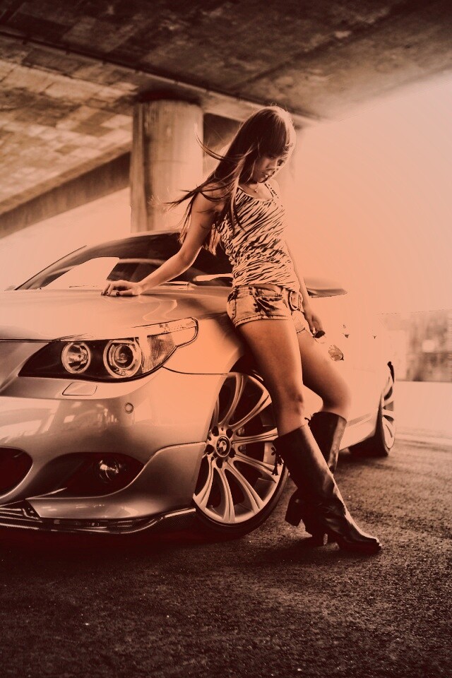 Девушка у BMW обои