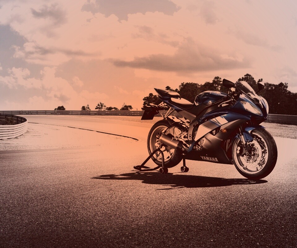 Yamaha R6 на трассе обои