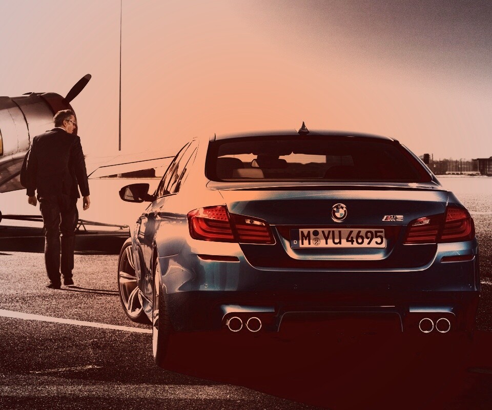 BMW F10 M5 на аэродроме обои