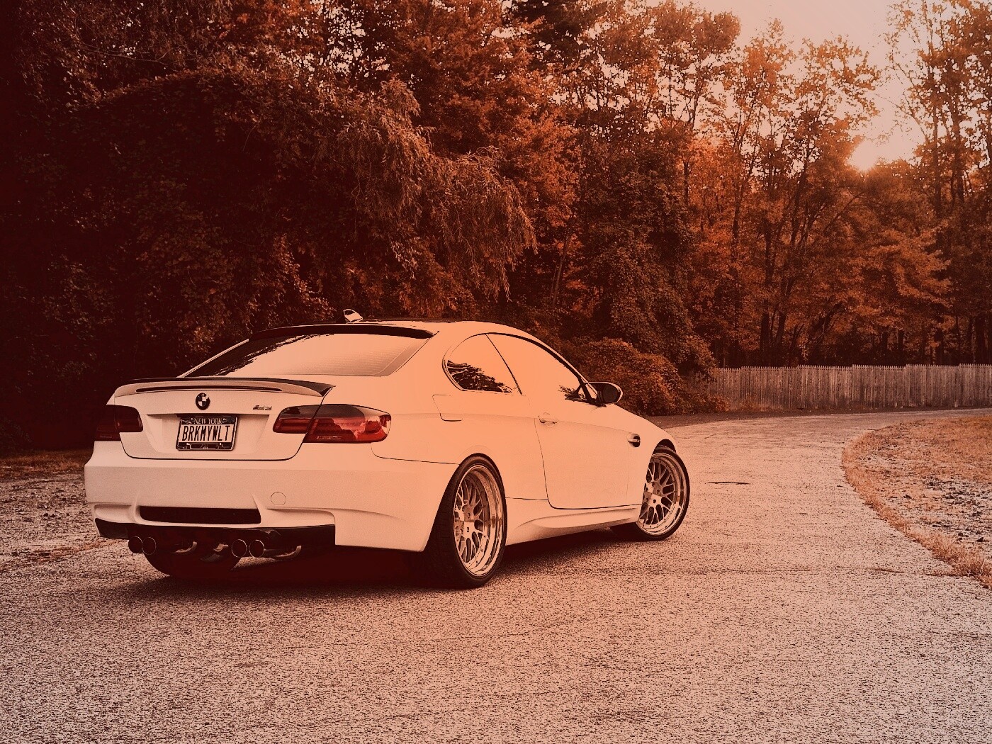 Белый BMW M3 обои