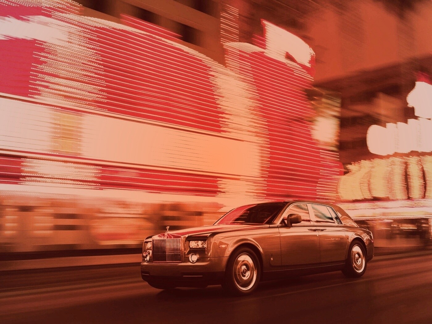 Rolls-Royce Phantom едет через город обои