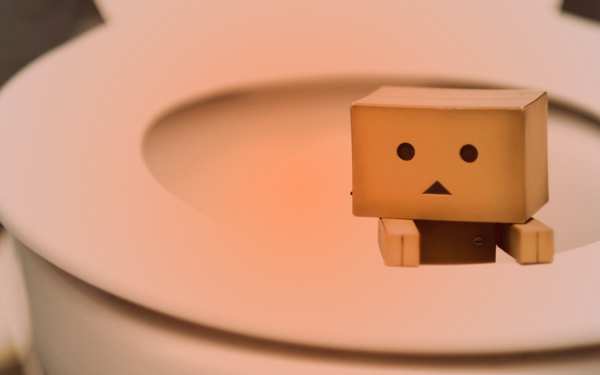 Danbo в унитазе обои