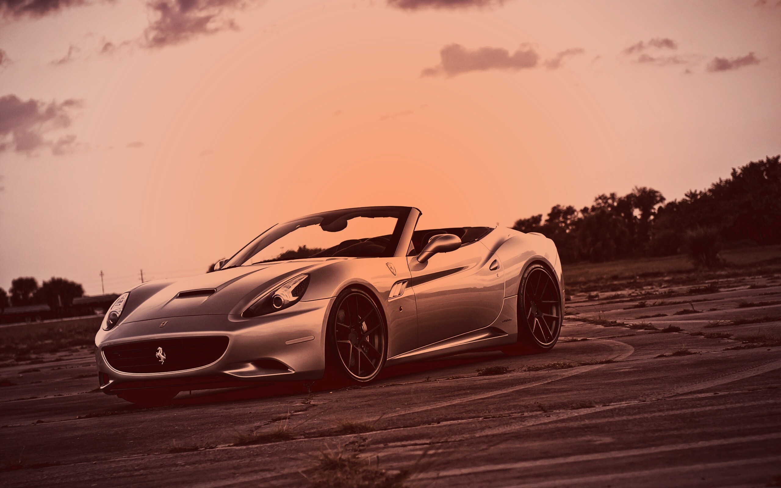 Ferrari на взлетном поле обои