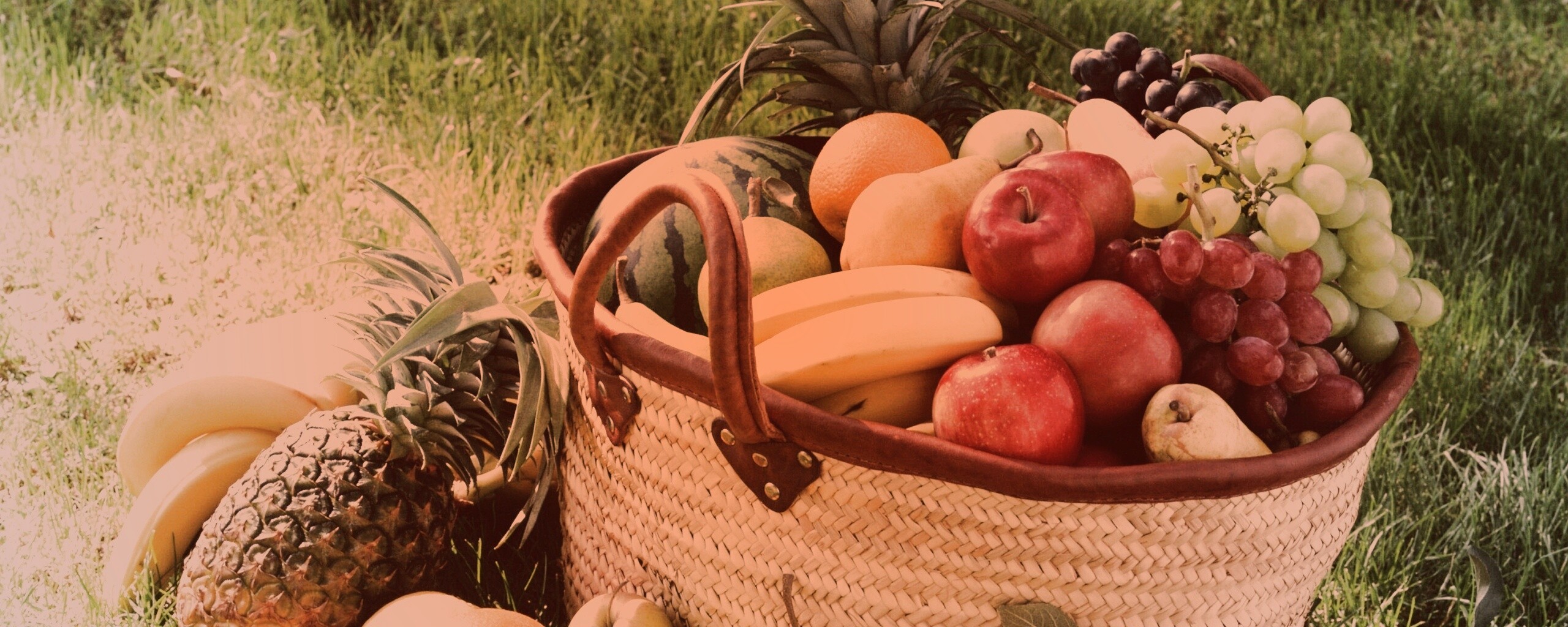 Корзина с фруктами обои