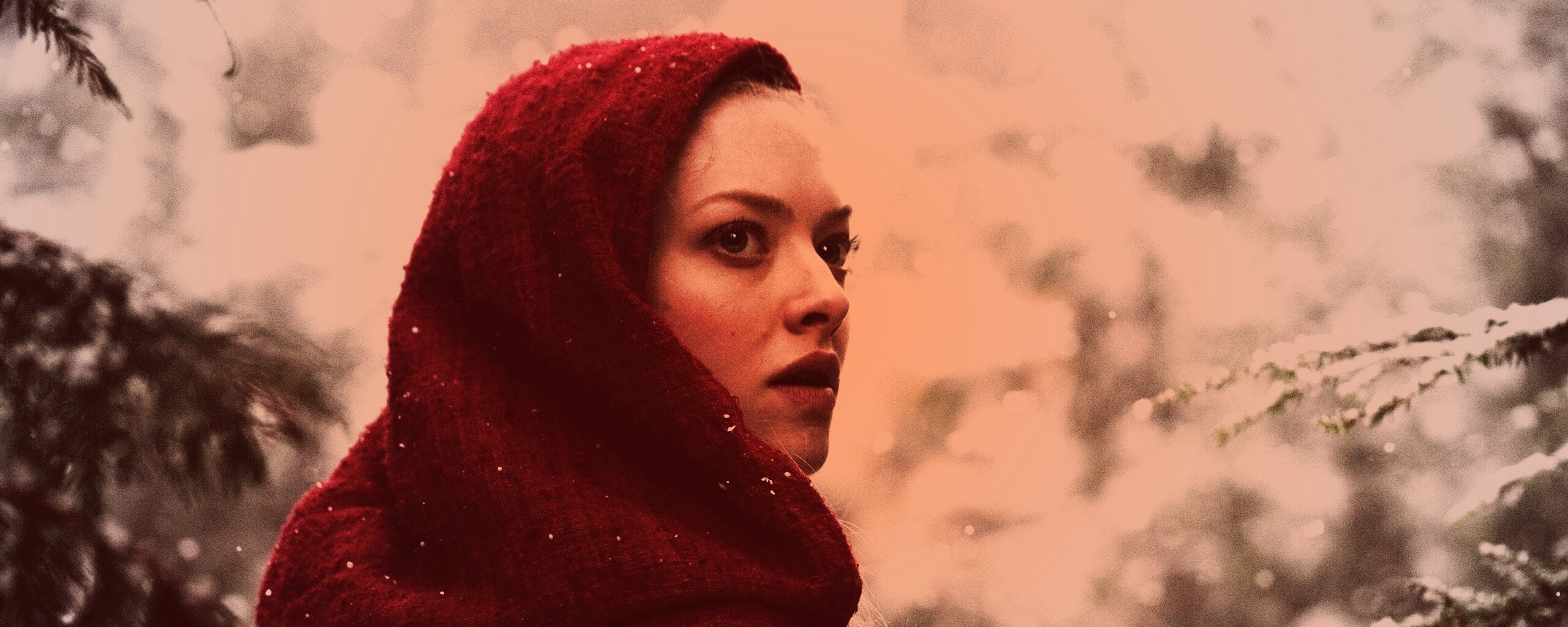 Amanda Seyfried in Red Riding Hood обои