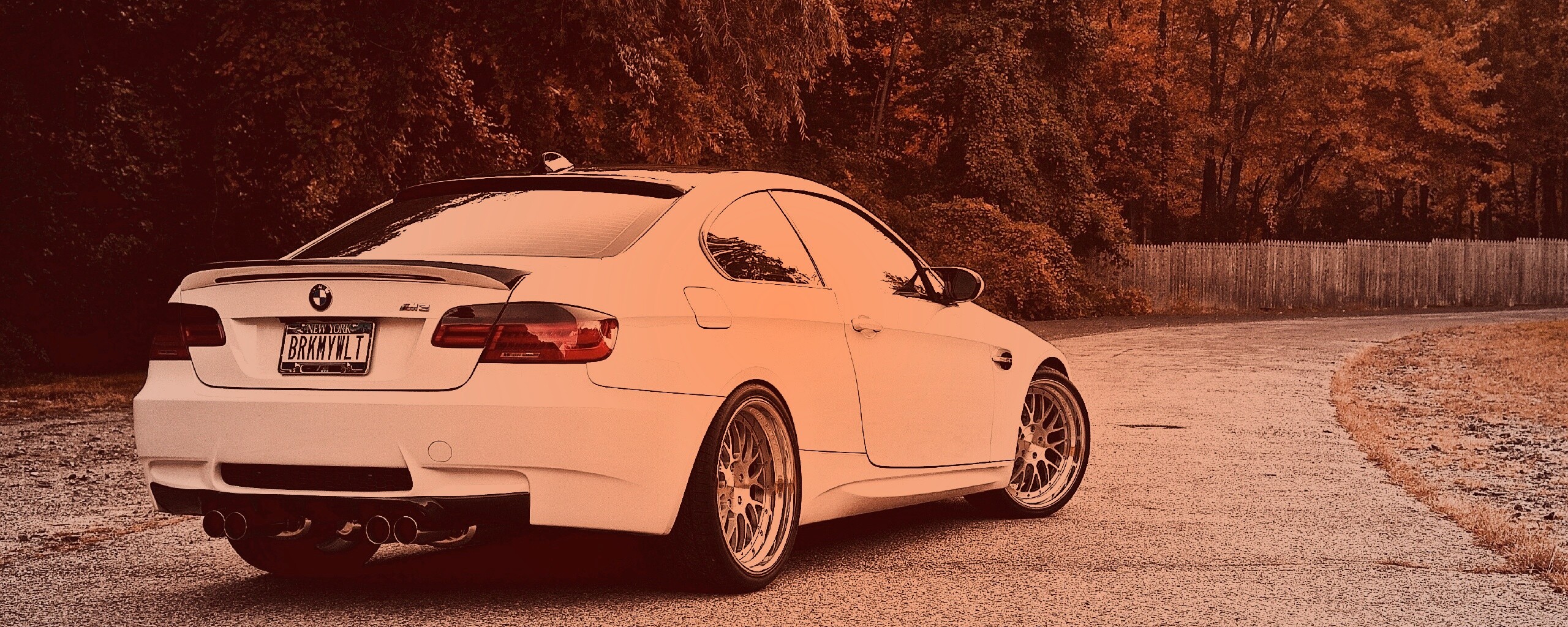 Белый BMW M3 обои