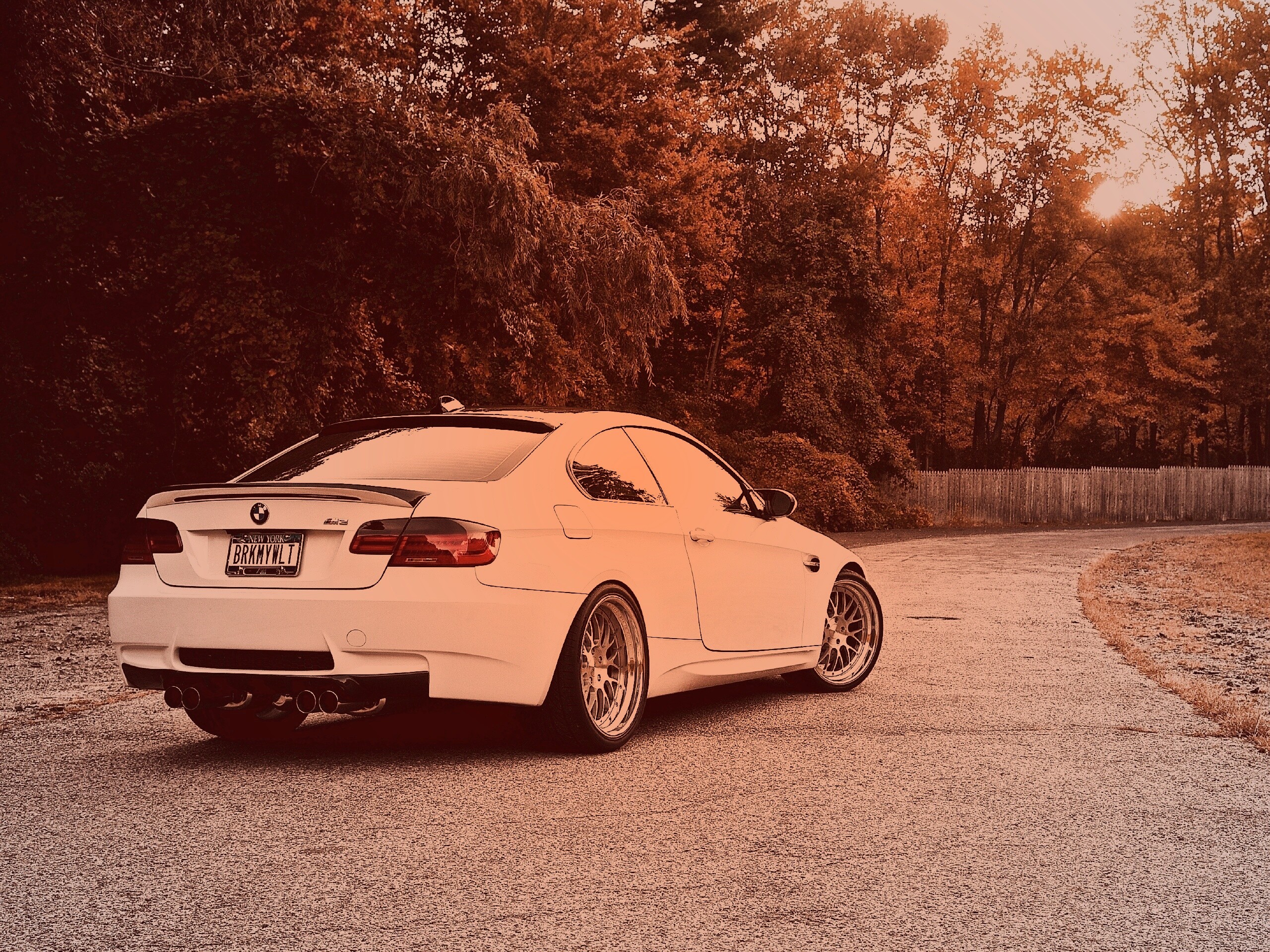 Белый BMW M3 обои