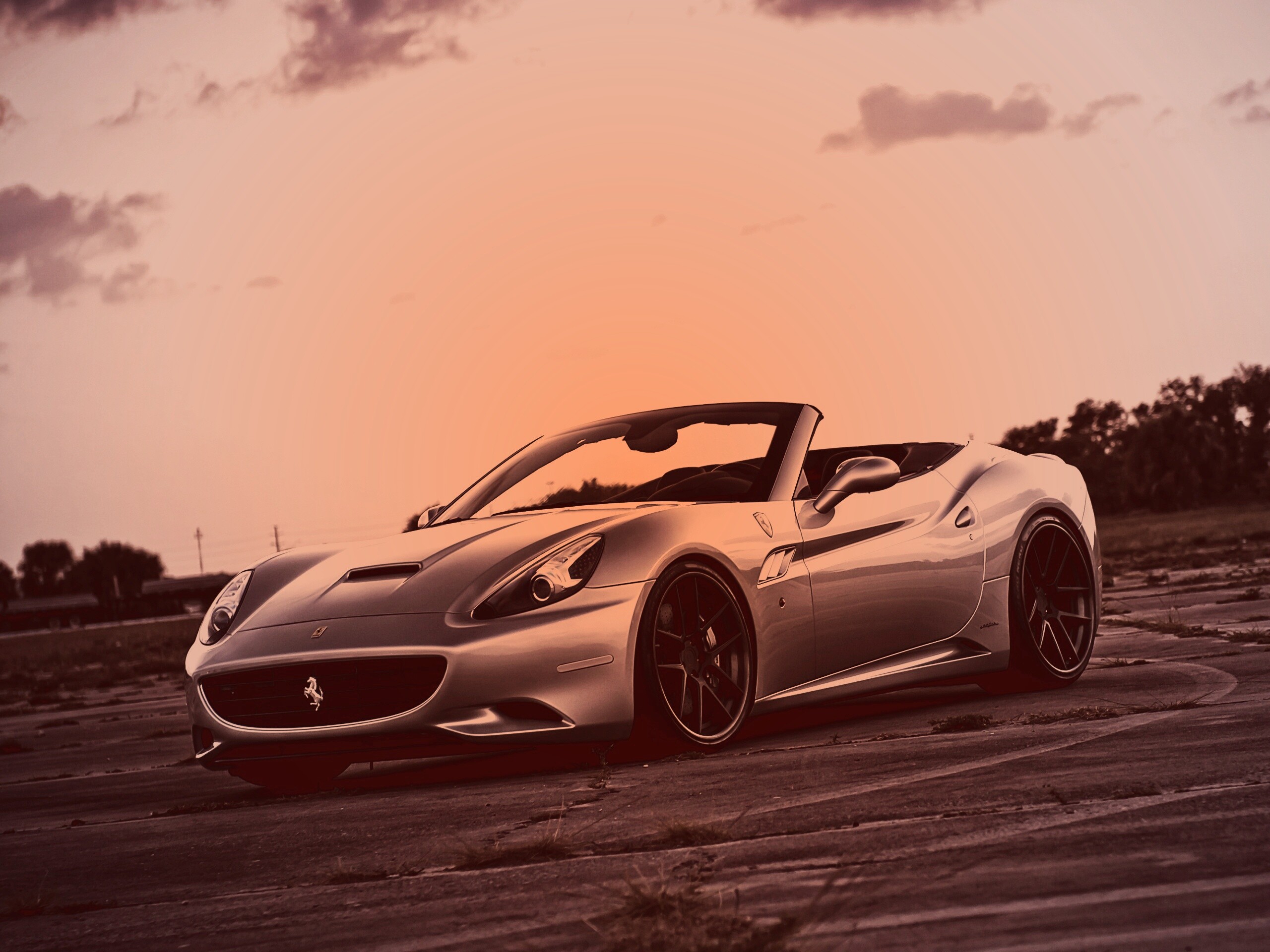 Ferrari на взлетном поле обои
