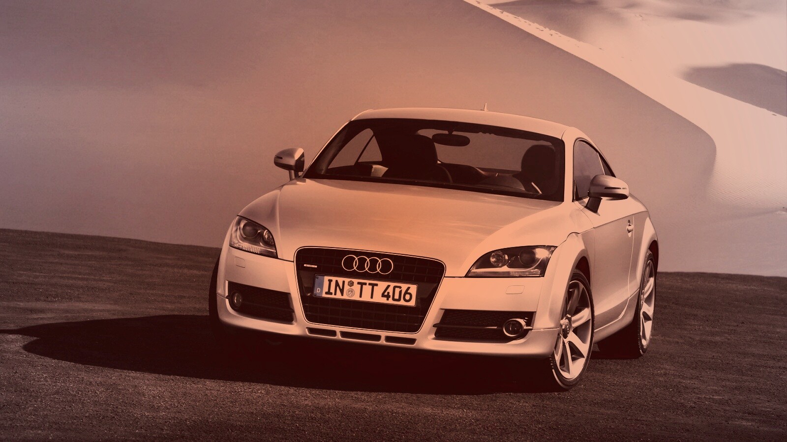 Audi TT на фоне снега обои