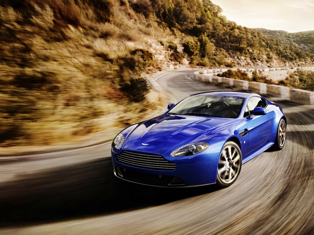 Синий Aston Martin обои