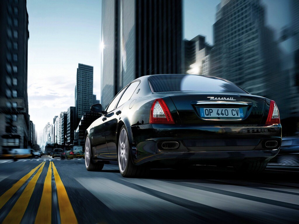 Maserati Quattroporte в городе обои