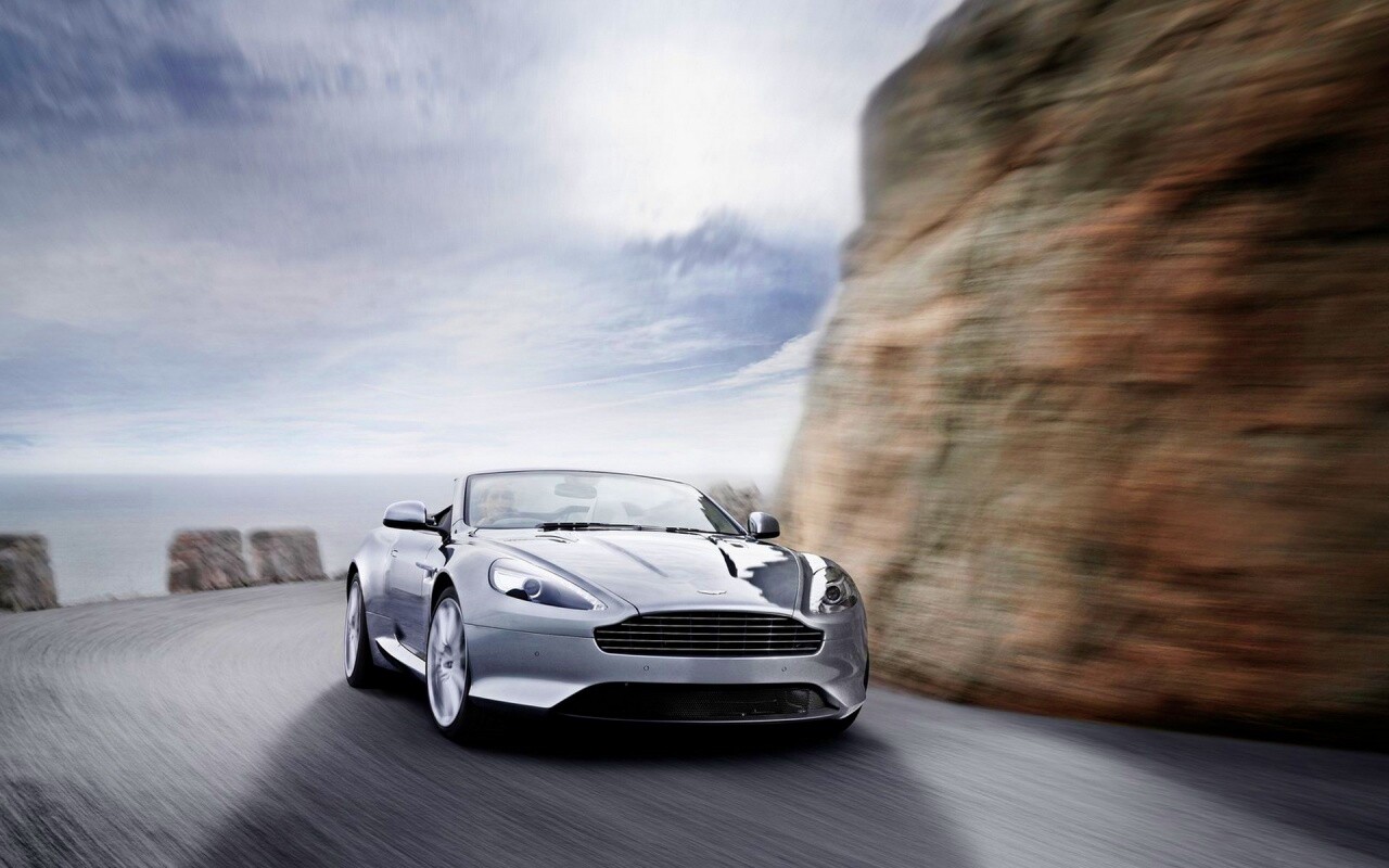 Aston Martin на повороте обои