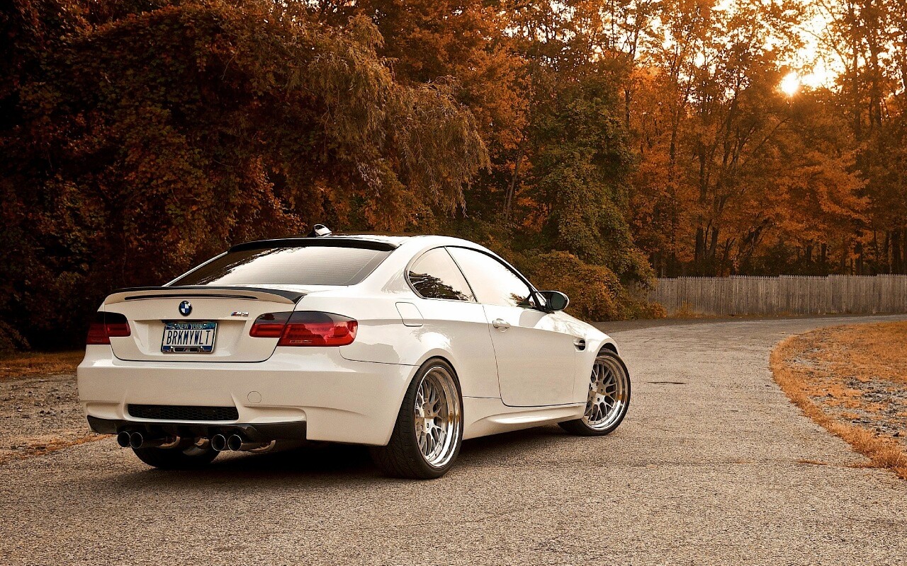 Белый BMW M3 обои