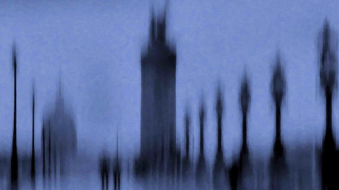 Размытый вид с моста обои