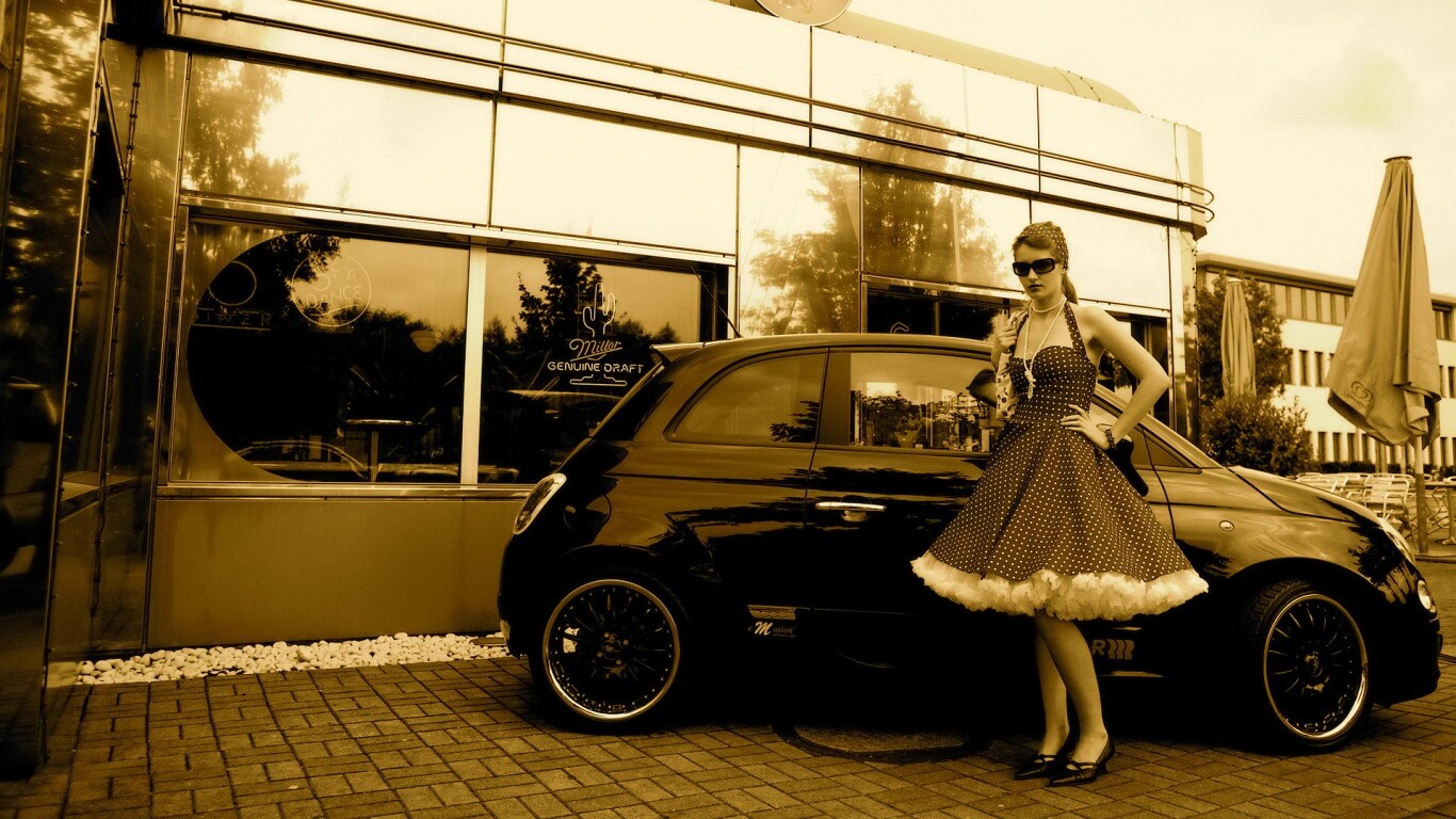 Fiat 500 и девушка обои